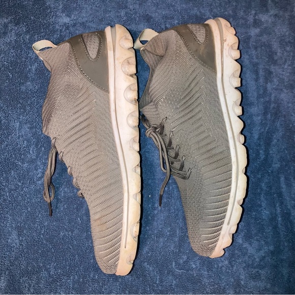 Pull-On Stretch Sneakers - Picture 3 of 8